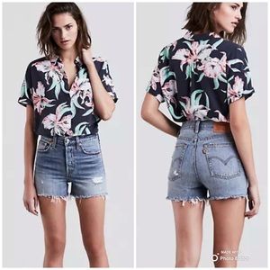 Levi’s Wedgie Shorts Distressed